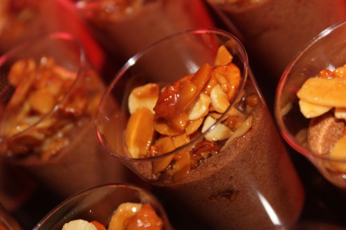 Mousse chocolat caramel & son croustillant cacahuètes amandes (2).JPG