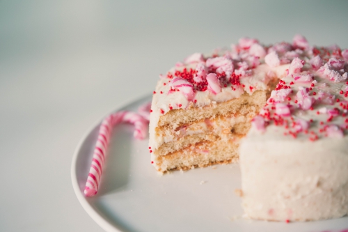 candy cane cake,christmas candy cane cake,christmas candy cane,cake de noel,cake blanc rose rouge,layer candy cake