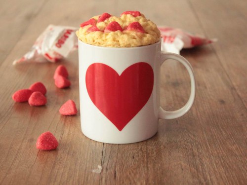 mug cake au chocolat blanc et fraises tagada,mug cake saint-valentin